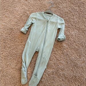 Kyte BABY Soft Gray Footed One Piece